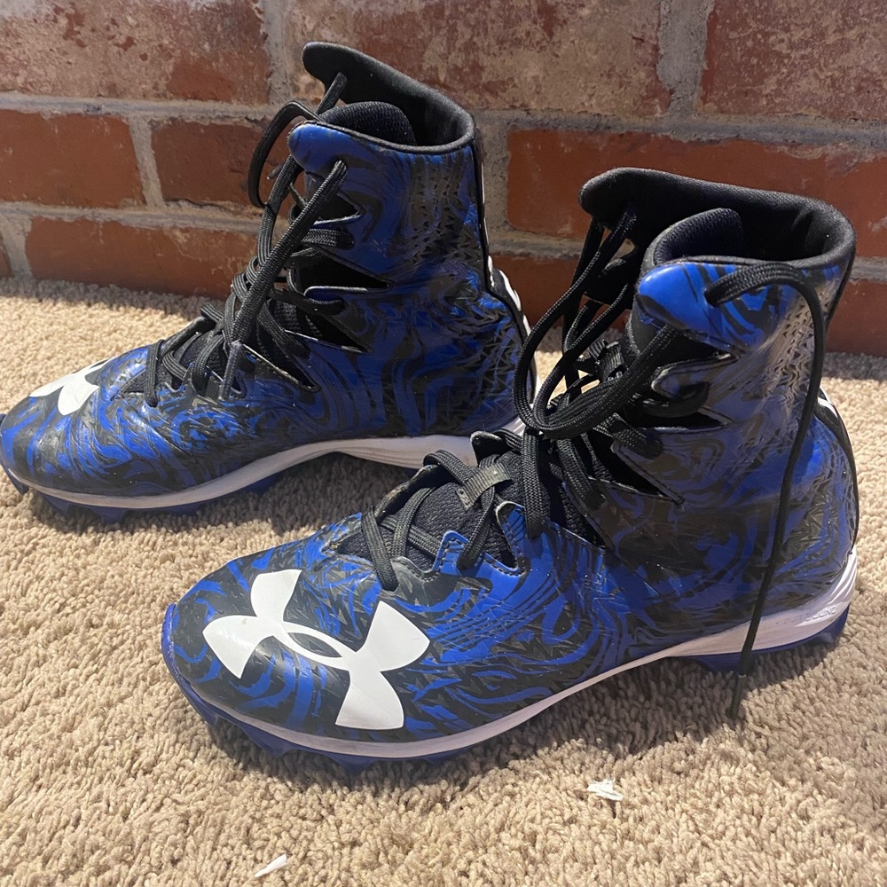 Under Armour Highlight football cleats. Great condition size 6Y